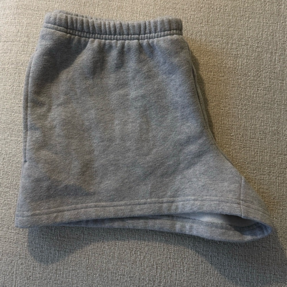 Aritzia Cozy Sweatfleece Boyfriend Lo-Rise Mini Short - Picture 8 of 11